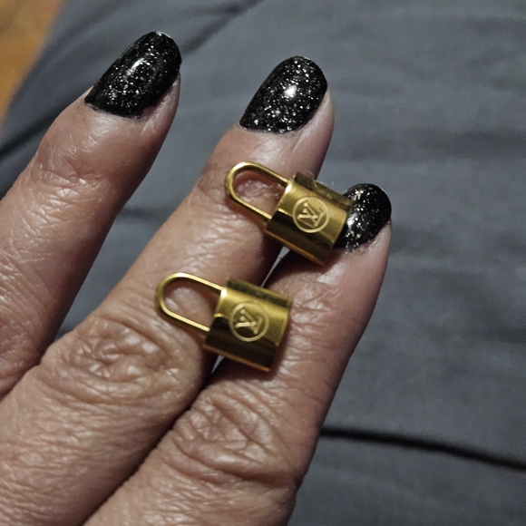 Louis Vuitton Lock earrings Authentic .925 gold plated - Picture 2 of 4